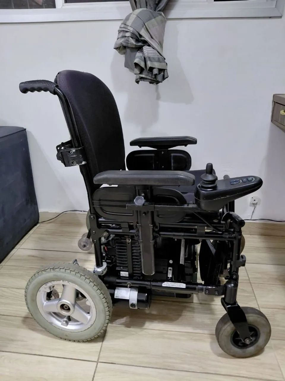 Cadeira de rodas motorizada  - Foto 3