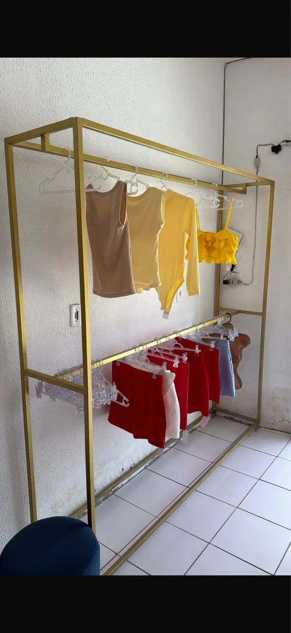 Araras de roupas- cabideiro