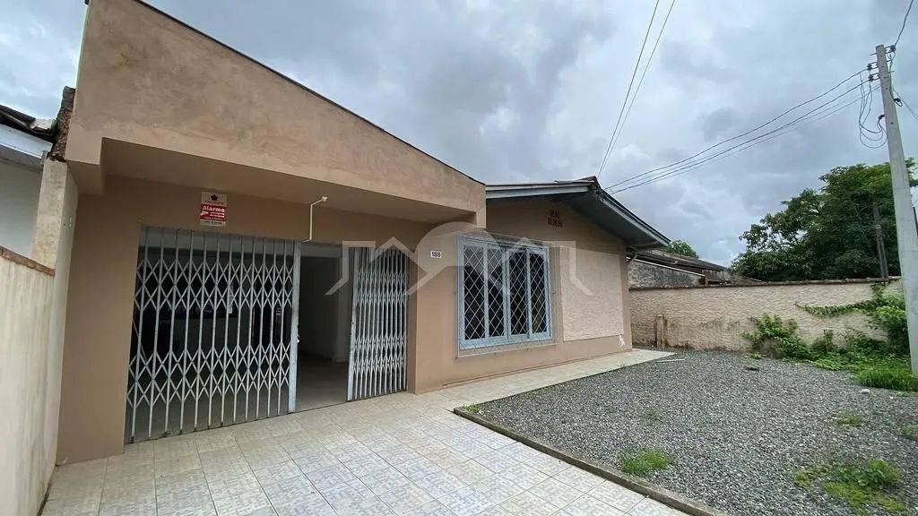 CASA COM 03 DORMITÓRIOS NO BOEHMERWALD!
