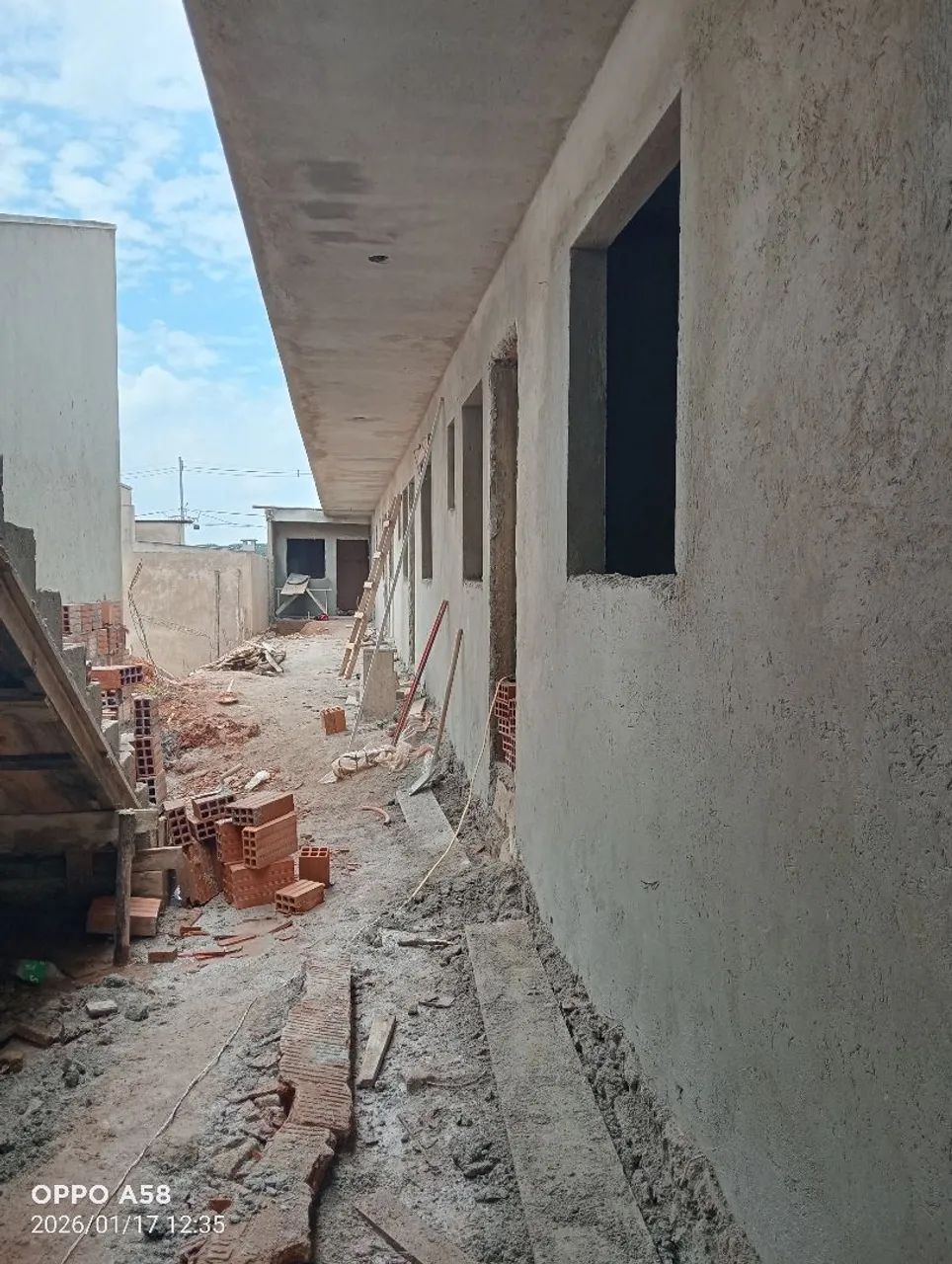 Vende terreno com construção inacabada  - Foto 2