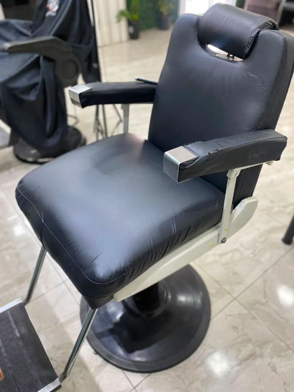 Cadeiras de salão  R$ 1400  - Foto 3