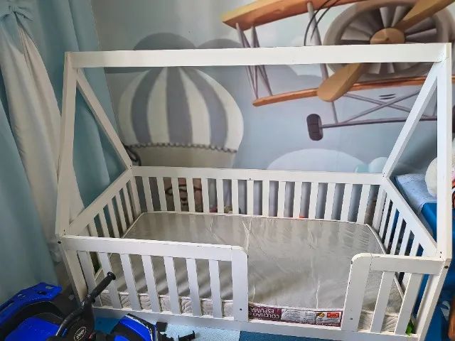 Cama montessoriana infantil 