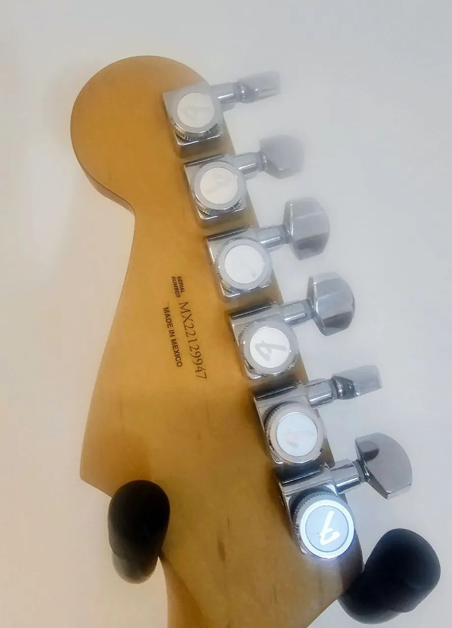 Guitarra Fender Stratocaster Player Plus  - Foto 4