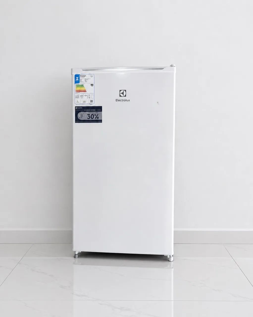 Frigobar Electrolux 90L