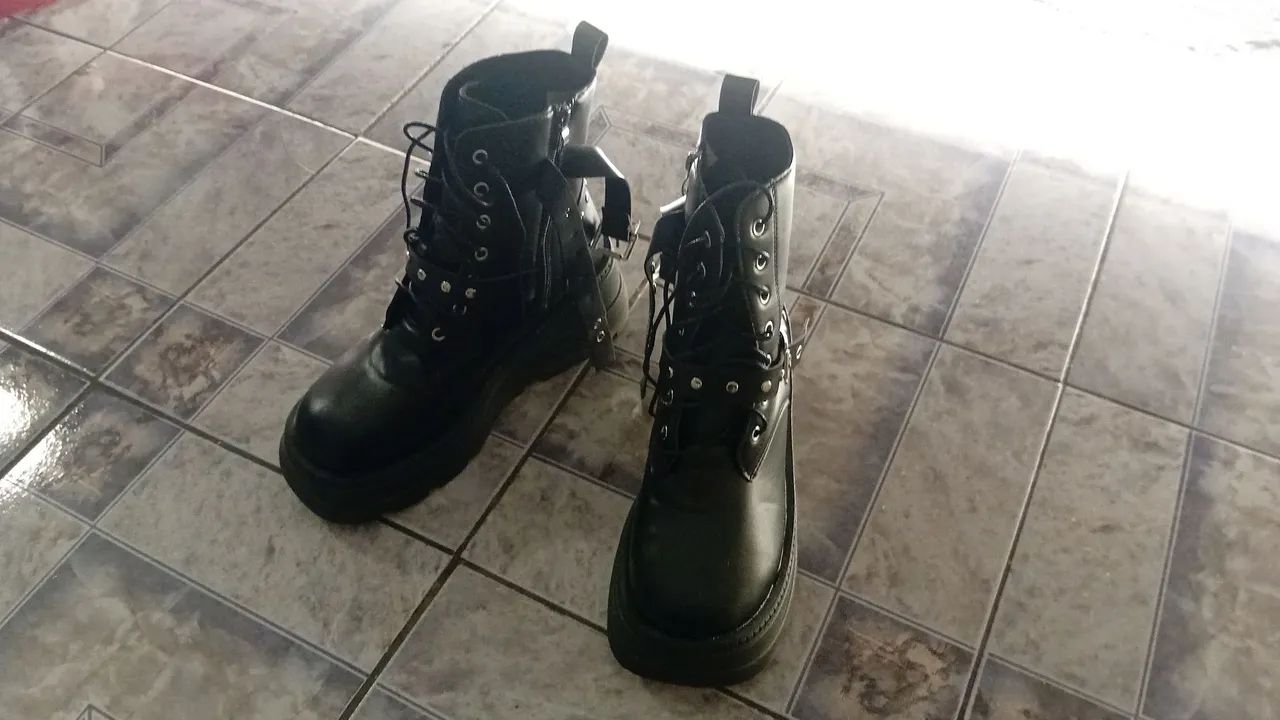 Bota coturno preta tamanho 40 - Foto 2