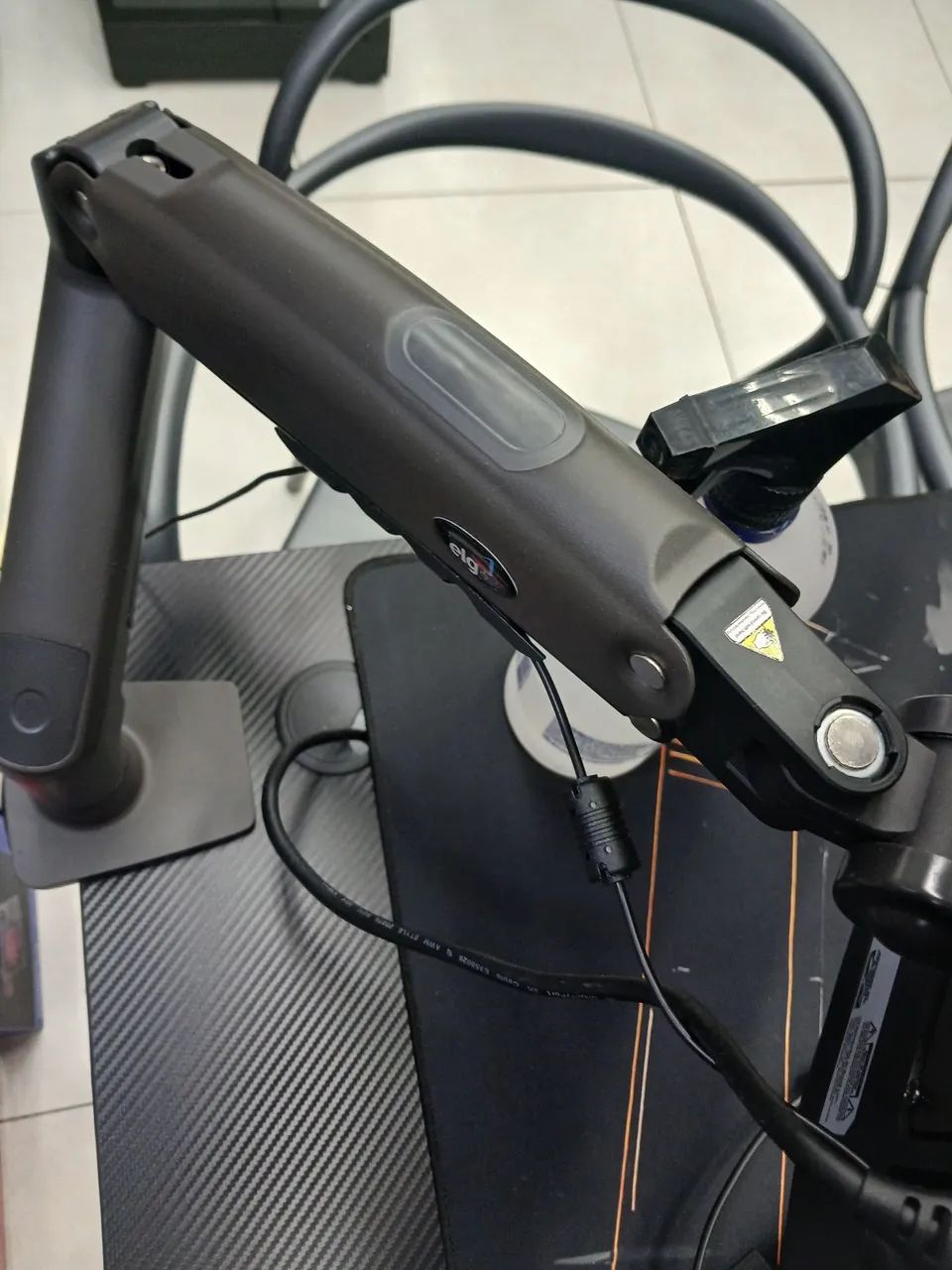 Monitor lg ultragear com suporte - Foto 2