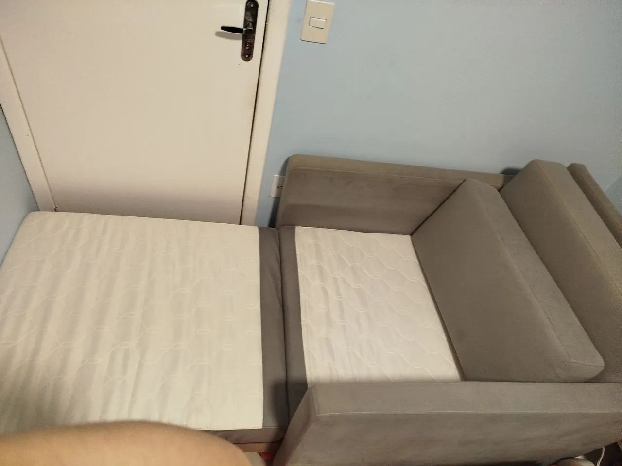 Sofá Cama de Solteiro - Castor Salerno Max Suede Cinza - Foto 4