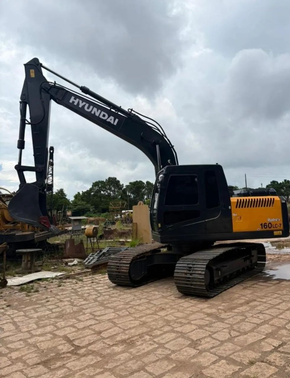 Escavadeira Hyundai 160 LC-7 cabinada