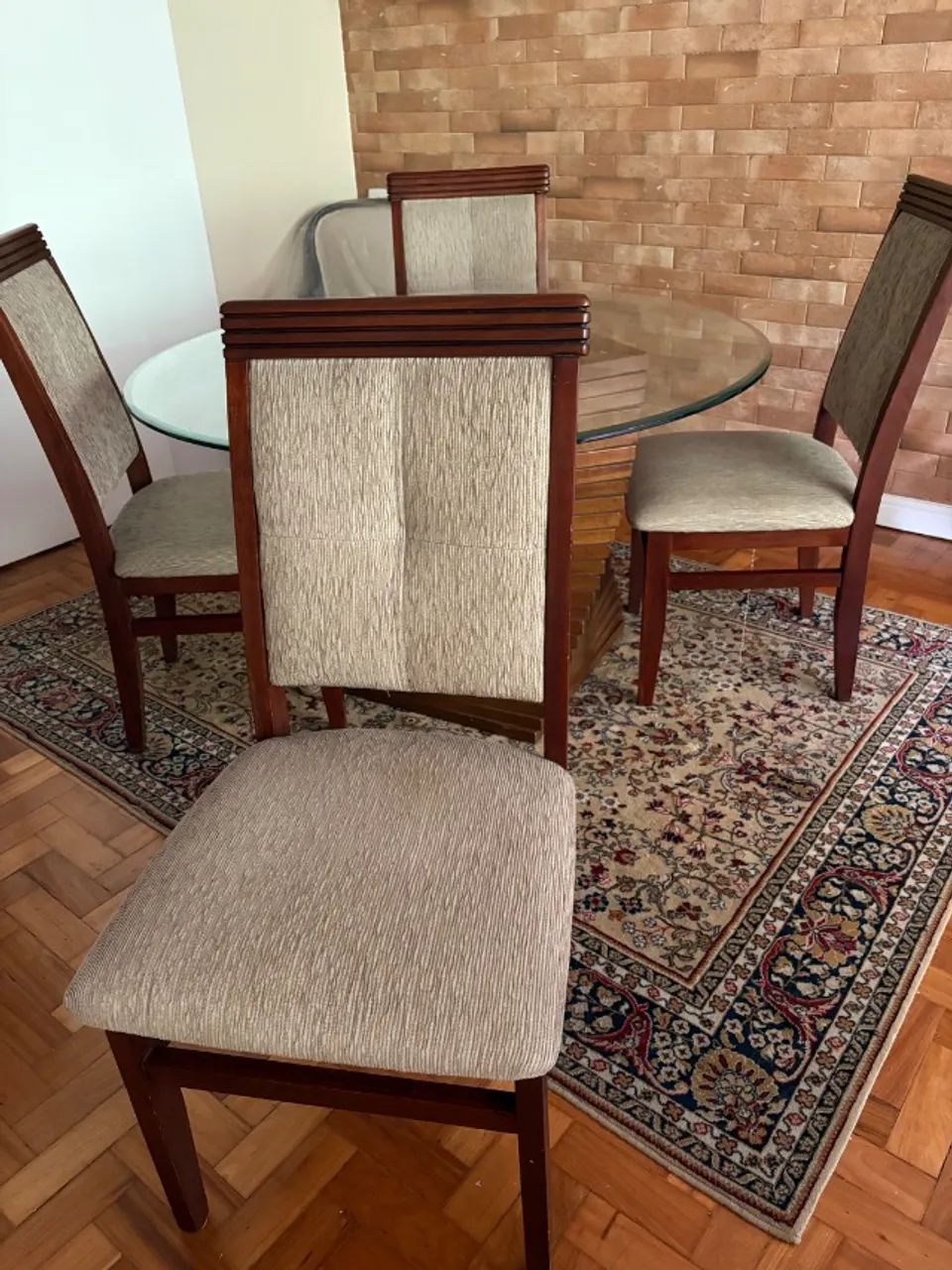 Mesa de jantar em vidro e madeira maciça  - Foto 4