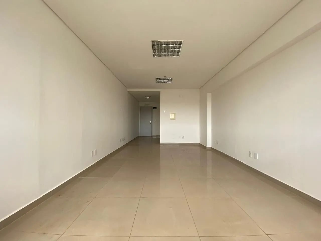 Sala à venda no bairro Brasil em Uberlândia - Foto 4