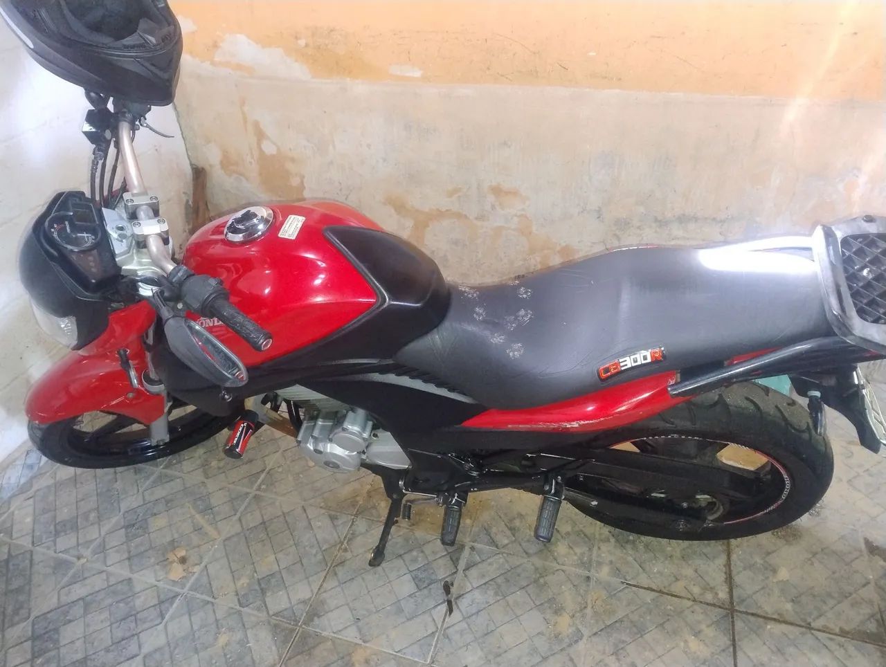 Cb 300