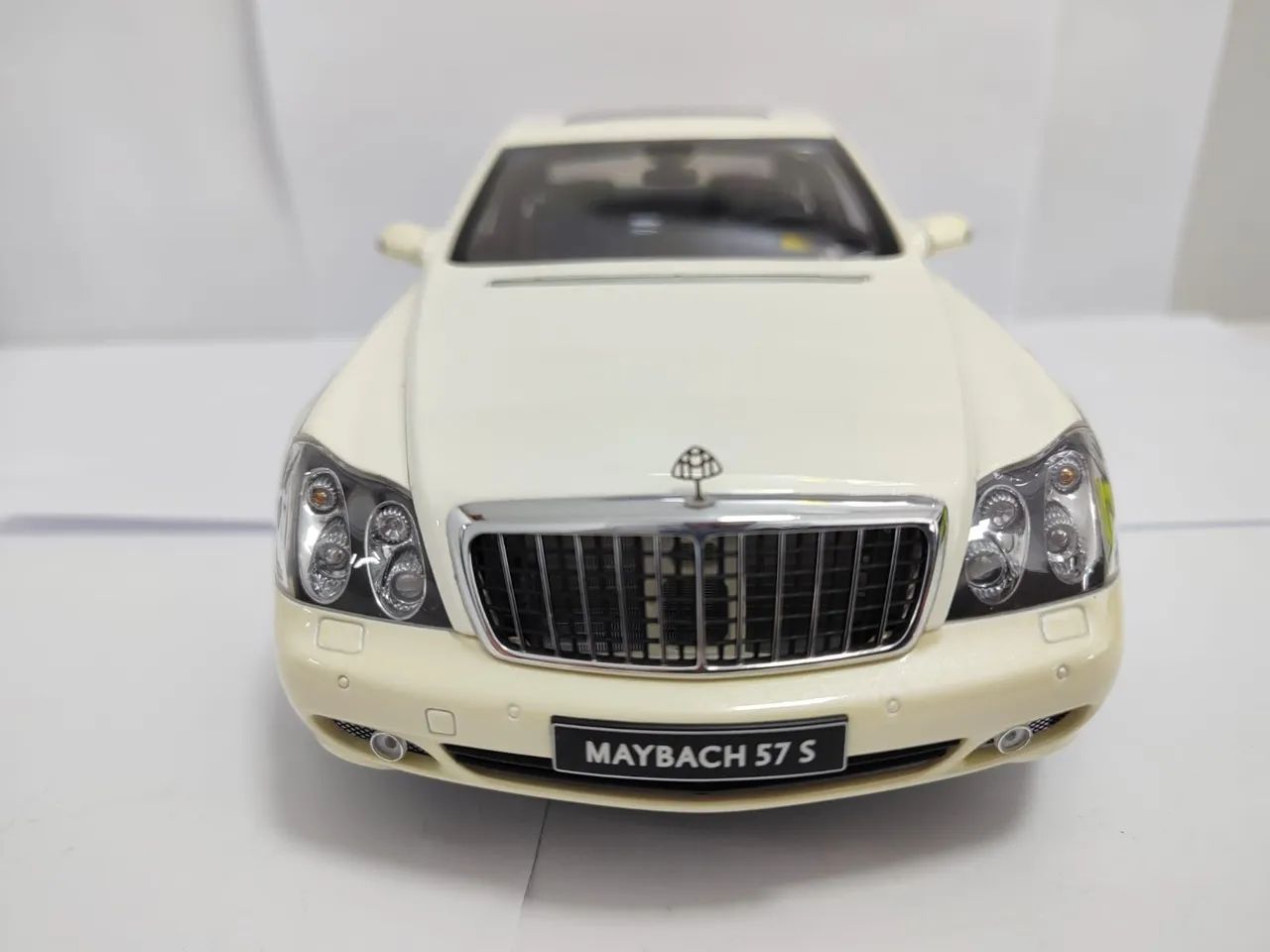 ミニカー Maybach 57 S Miniatura Mercedes Benz Maybach 57S 1/18 - Hobbies e coleções