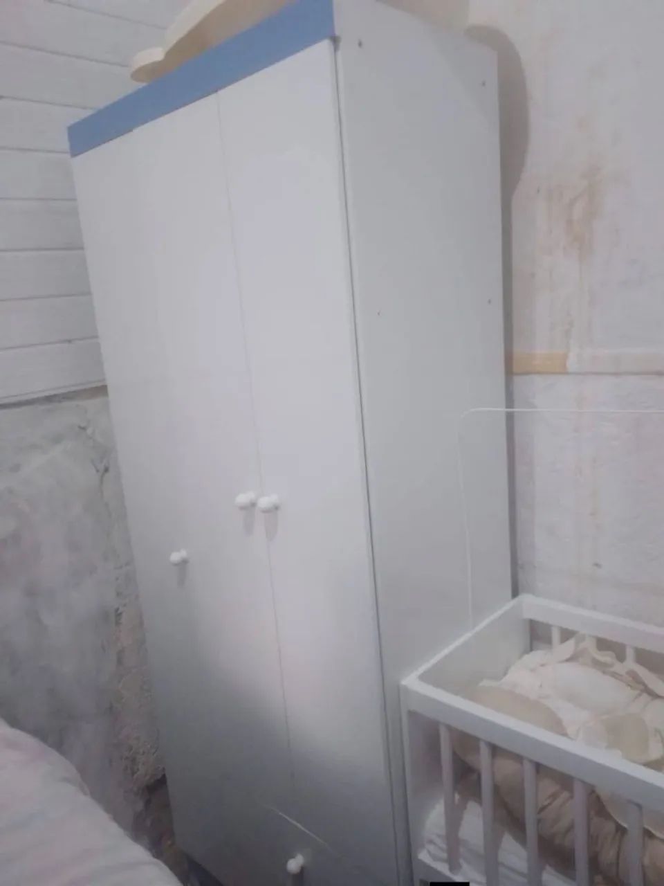Berco e guarda roupa 