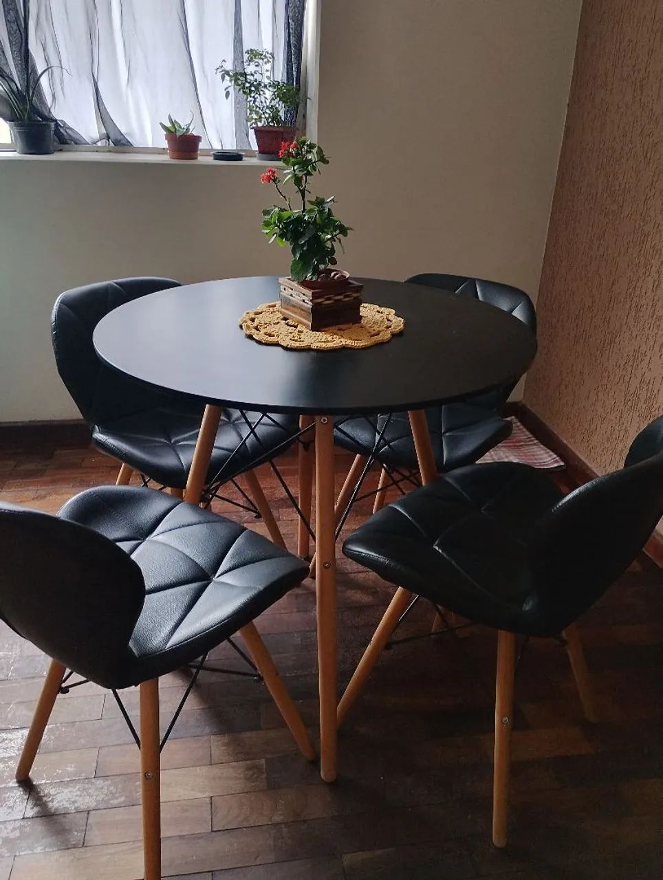 Mesa com 4 cadeiras 