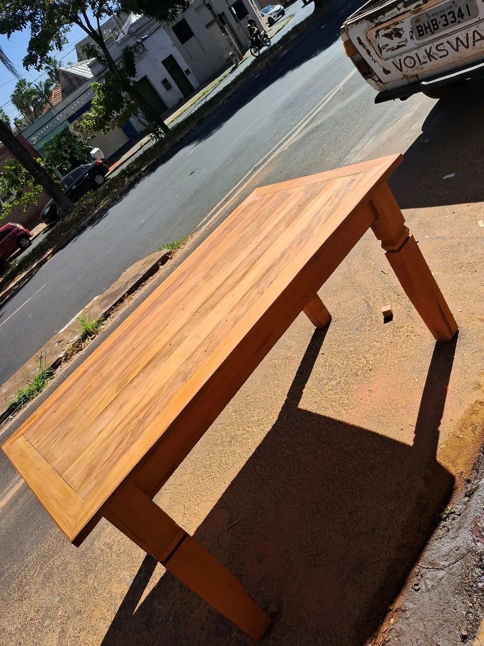 Mesa de madeira com 6 cadeiras  - Foto 2
