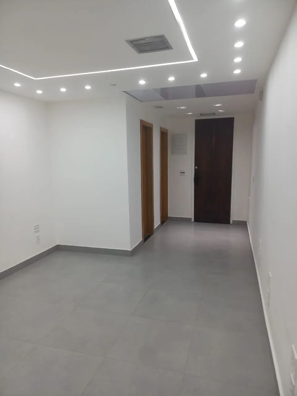 Linda Sala Comercial Completamente Reformada - Foto 8