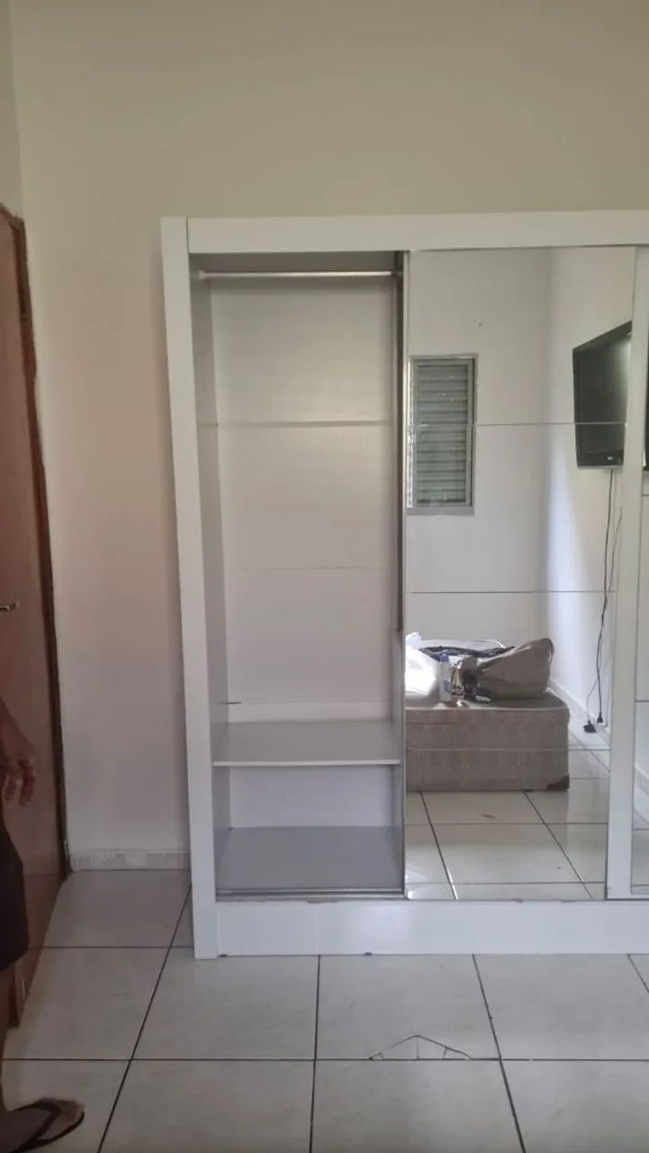 Guarda roupa de solteiro com espelho - Foto 4