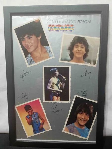 Quadro pôster do Menudo emoldurado e autografado