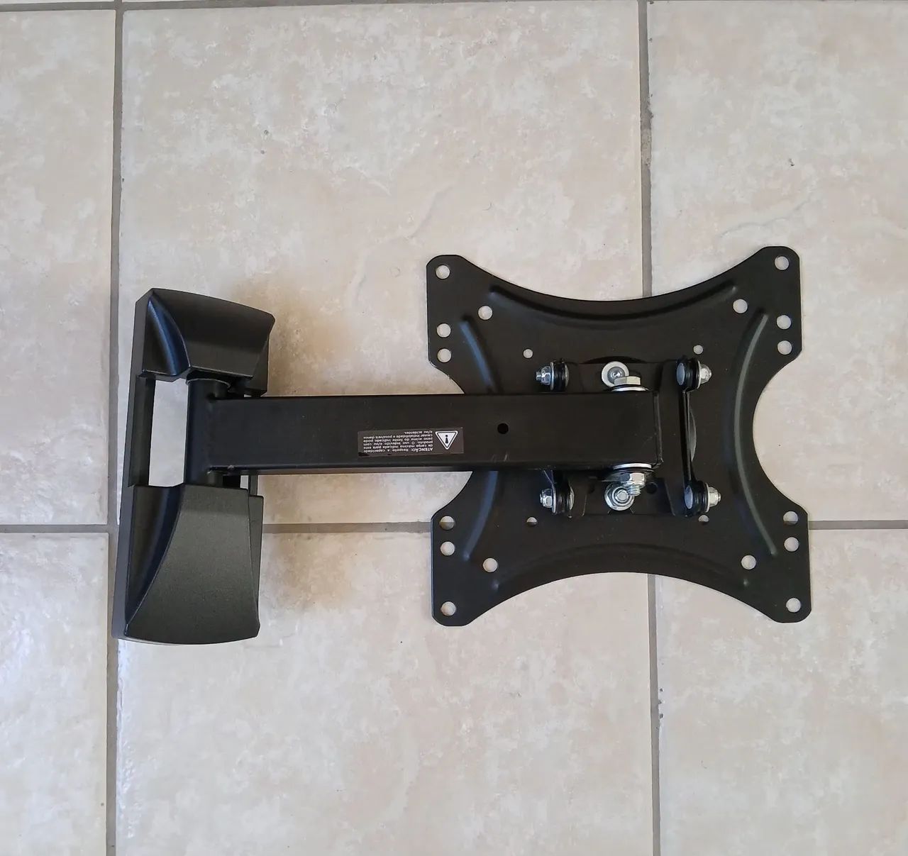 Vendo TV Panasonic 32 polegadas mais 2 suporte de fixar TV na parede. - Foto 2