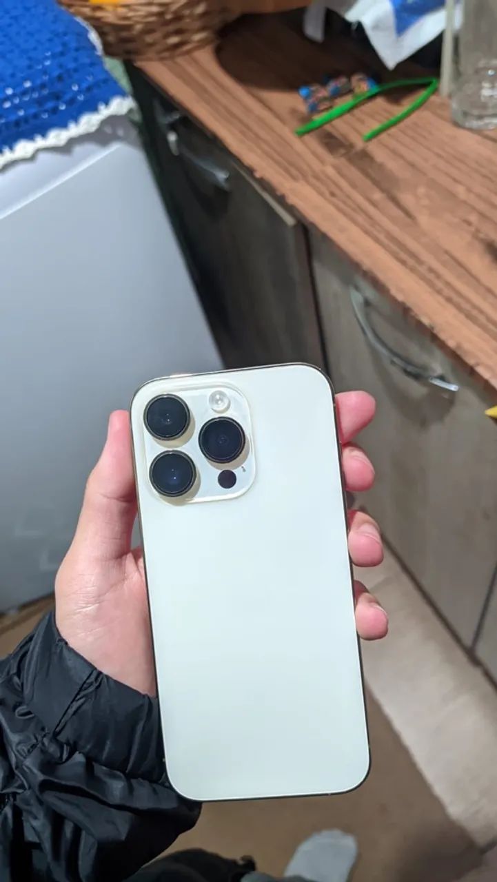 iPhone 14 Pro gold 
