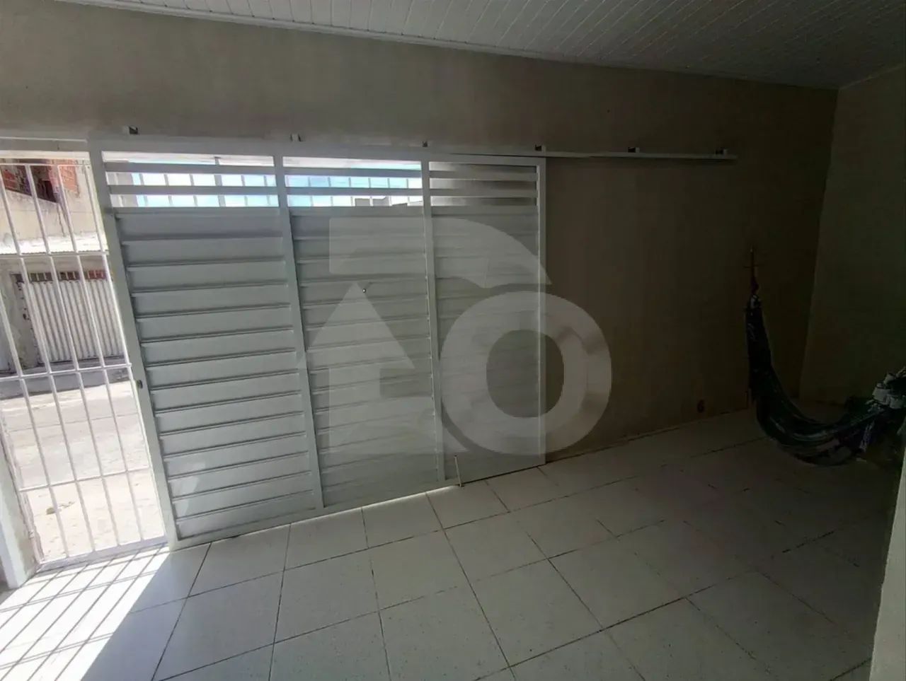 Casa na Soledade: 3 Quartos, Garagem e Quintal em Excelente Localização