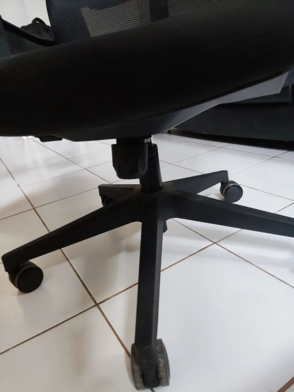 Cadeira escritório NR17 com encosto de cabeça - Foto 4