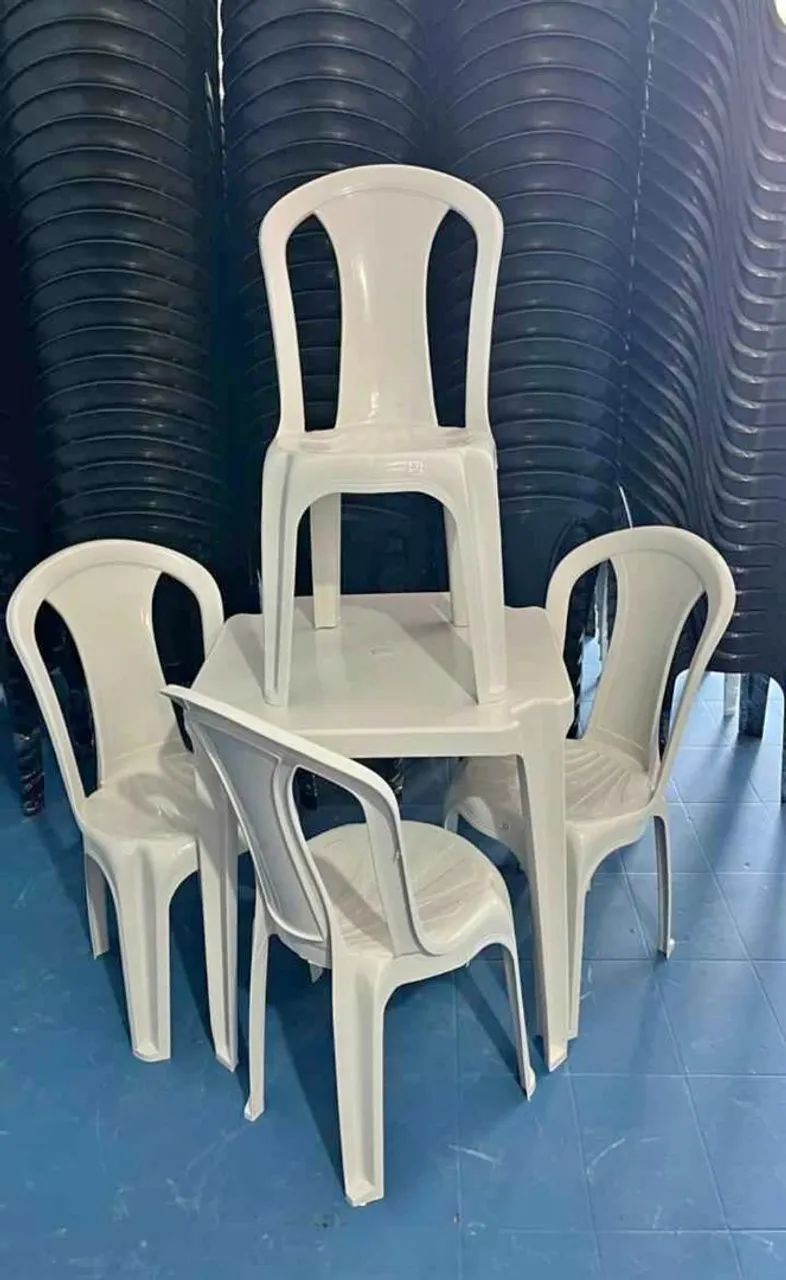 Cadeiras de Plástico e Mesas novas.  - Foto 2
