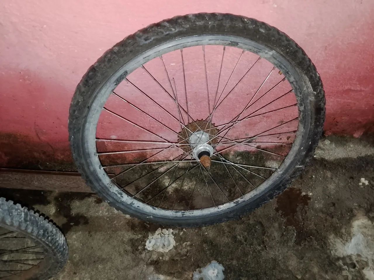 Bicicleta e uma roda - Foto 2