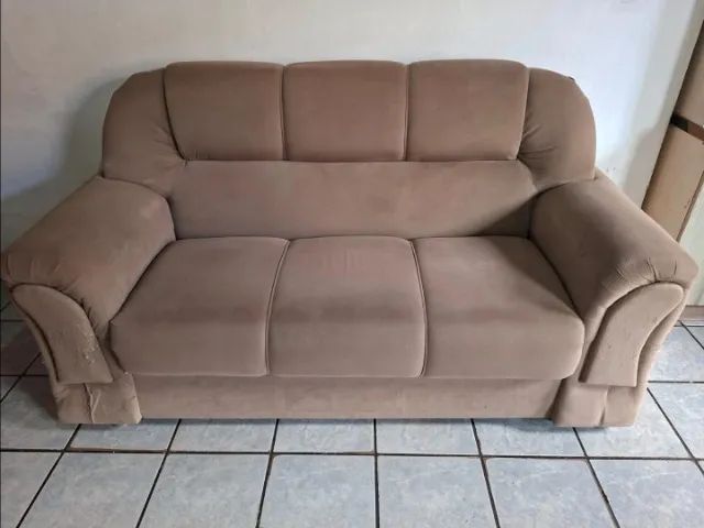 Sofá de três lugares 