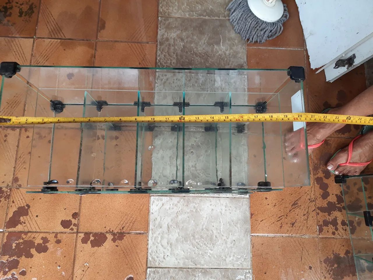 Vende- se 2 balcãos pequenos de vidro por 300,00 - Foto 3