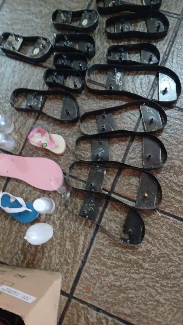 Máquina de fazer sandália e personalidade 