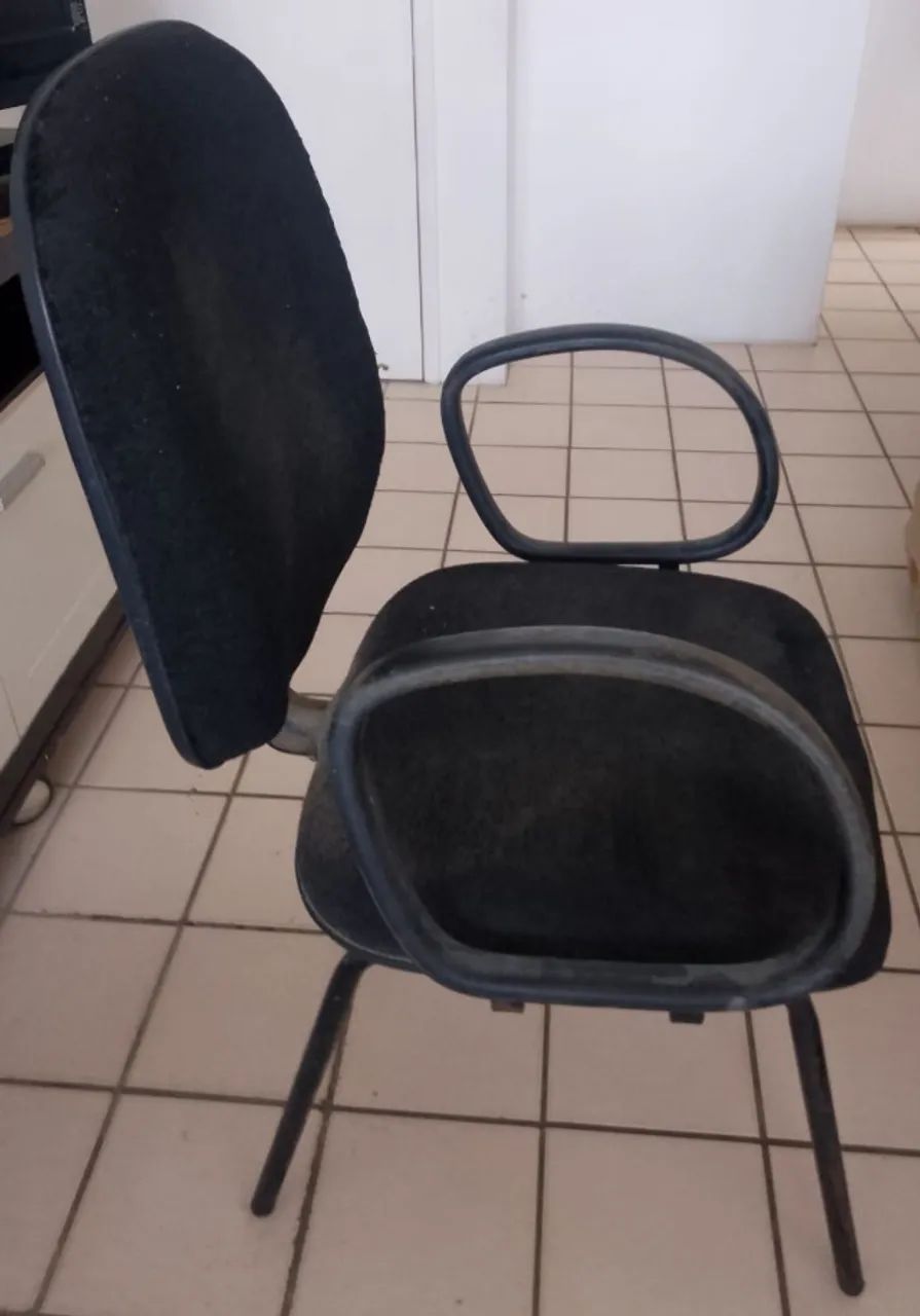 Cadeira de Escritório Preta com Braços - Foto 3