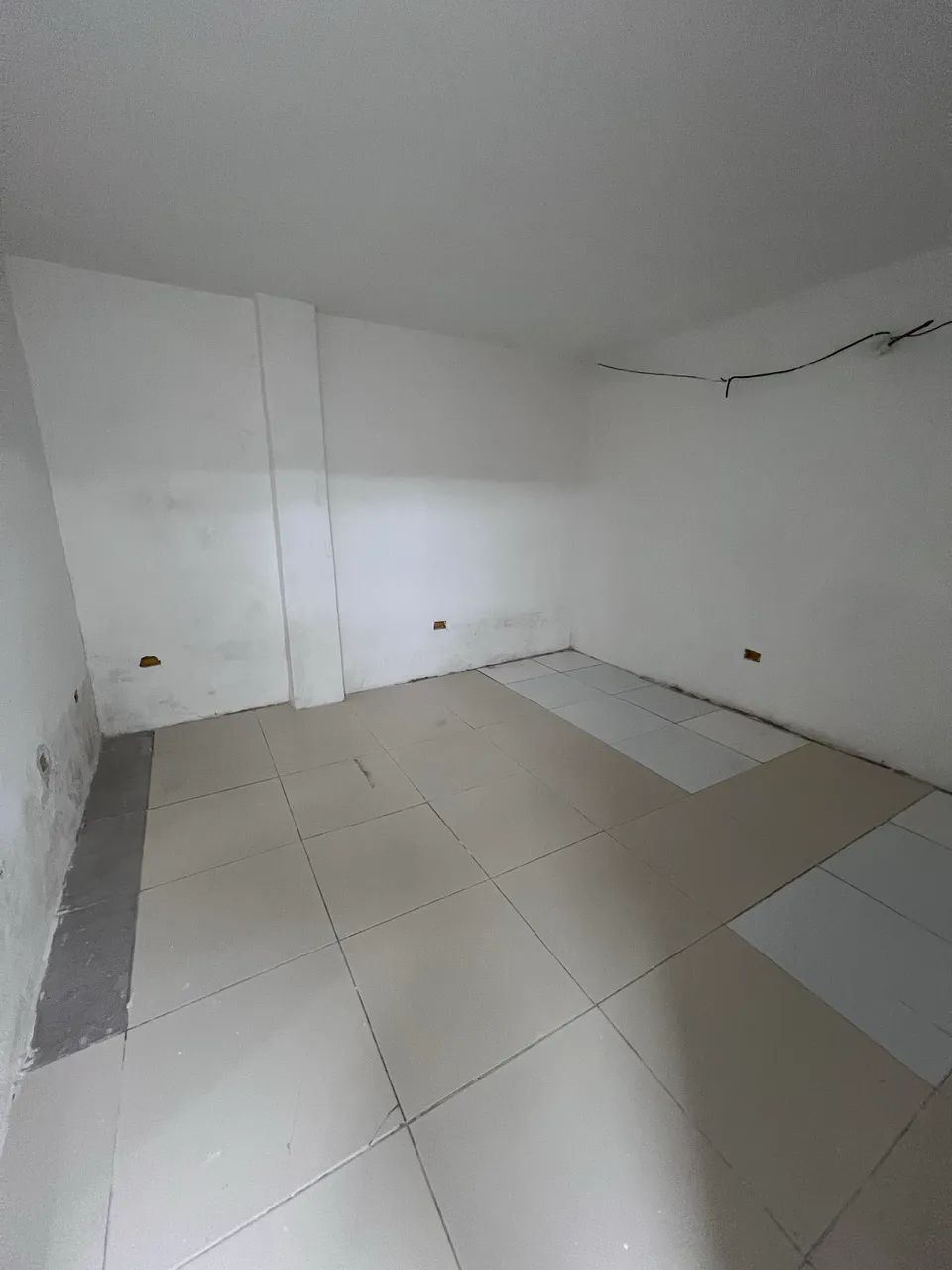 Sala Comercial no Coração do Espinheiro ? Energia, Água e Internet Inclusas