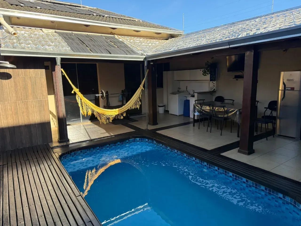 Casa jardim Atlântico com piscina