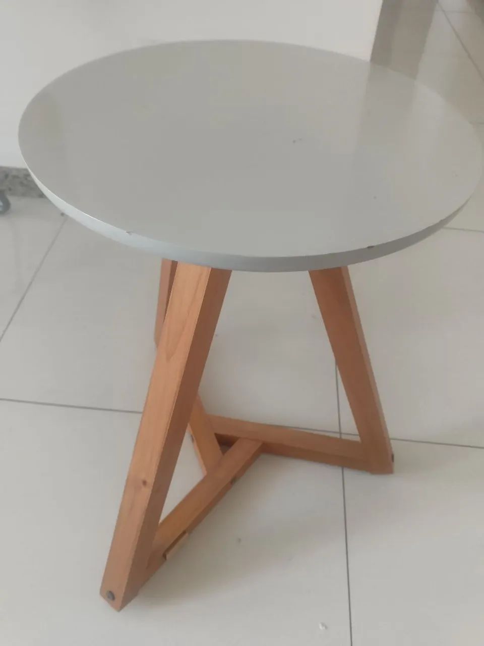 Mesa lateral semi-nova 