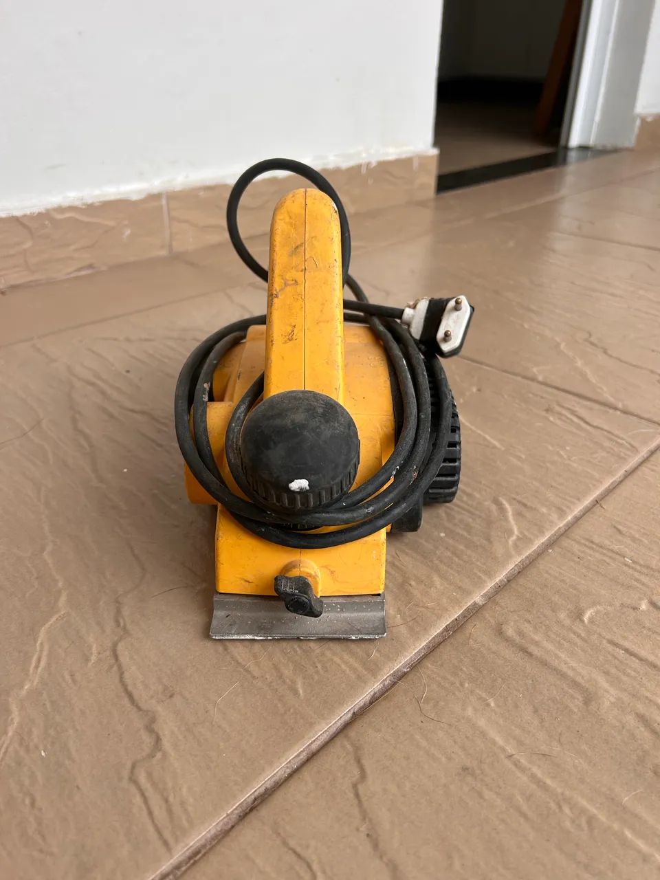 Plaina elétrica Dewalt  - Foto 2