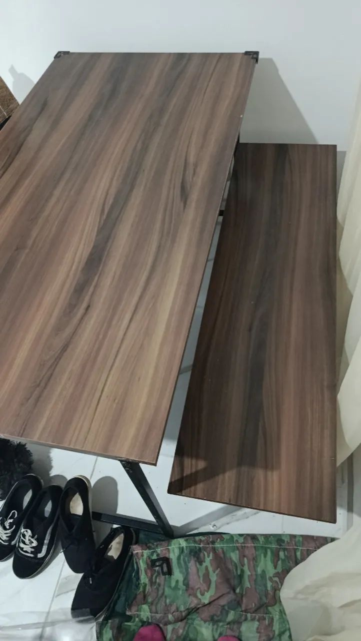 Mesa estilo industrial em bom estado com banco e 2 cadeiras  - Foto 4