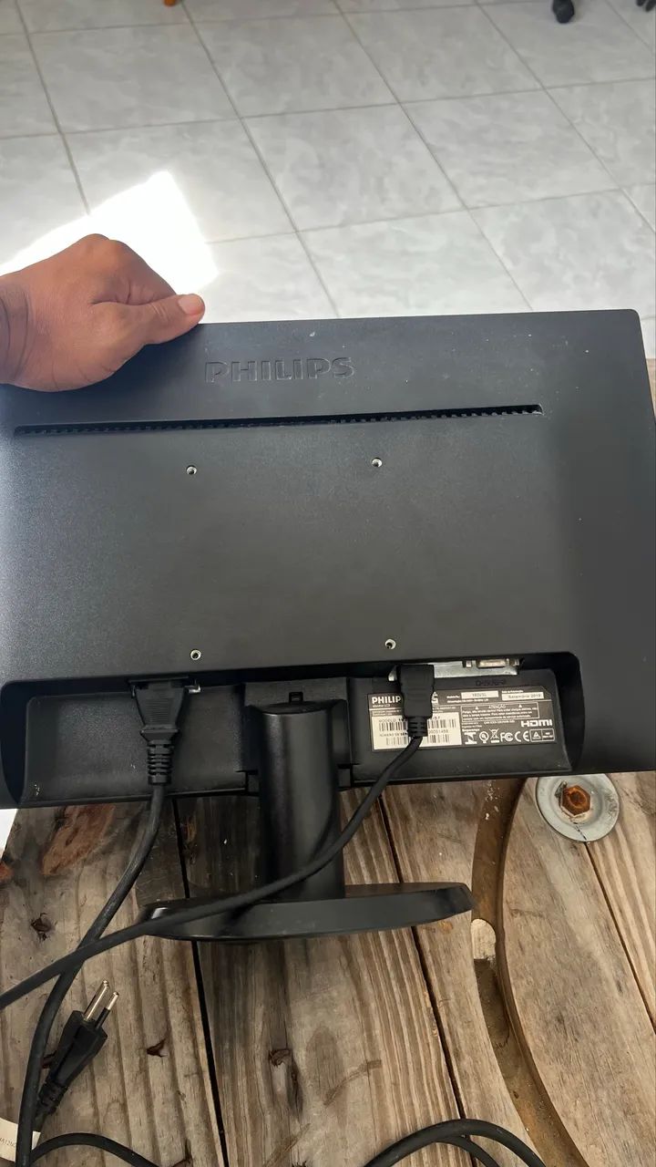  Monitor Philips LED 19,5? - HDMI e VGA - Foto 2