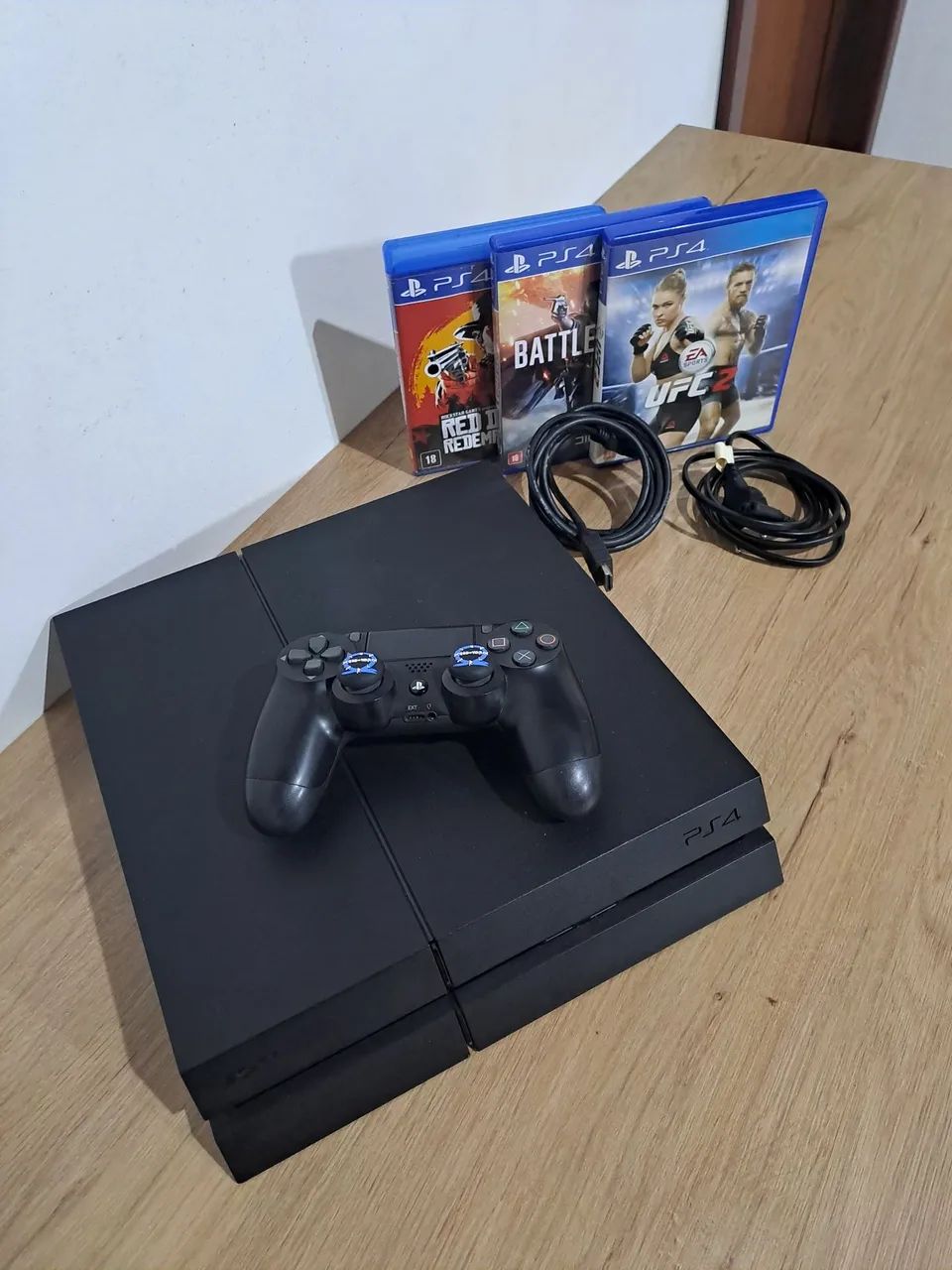 PS4 500gb + 4 jogos + 1 controle original + cabos - Consoles de