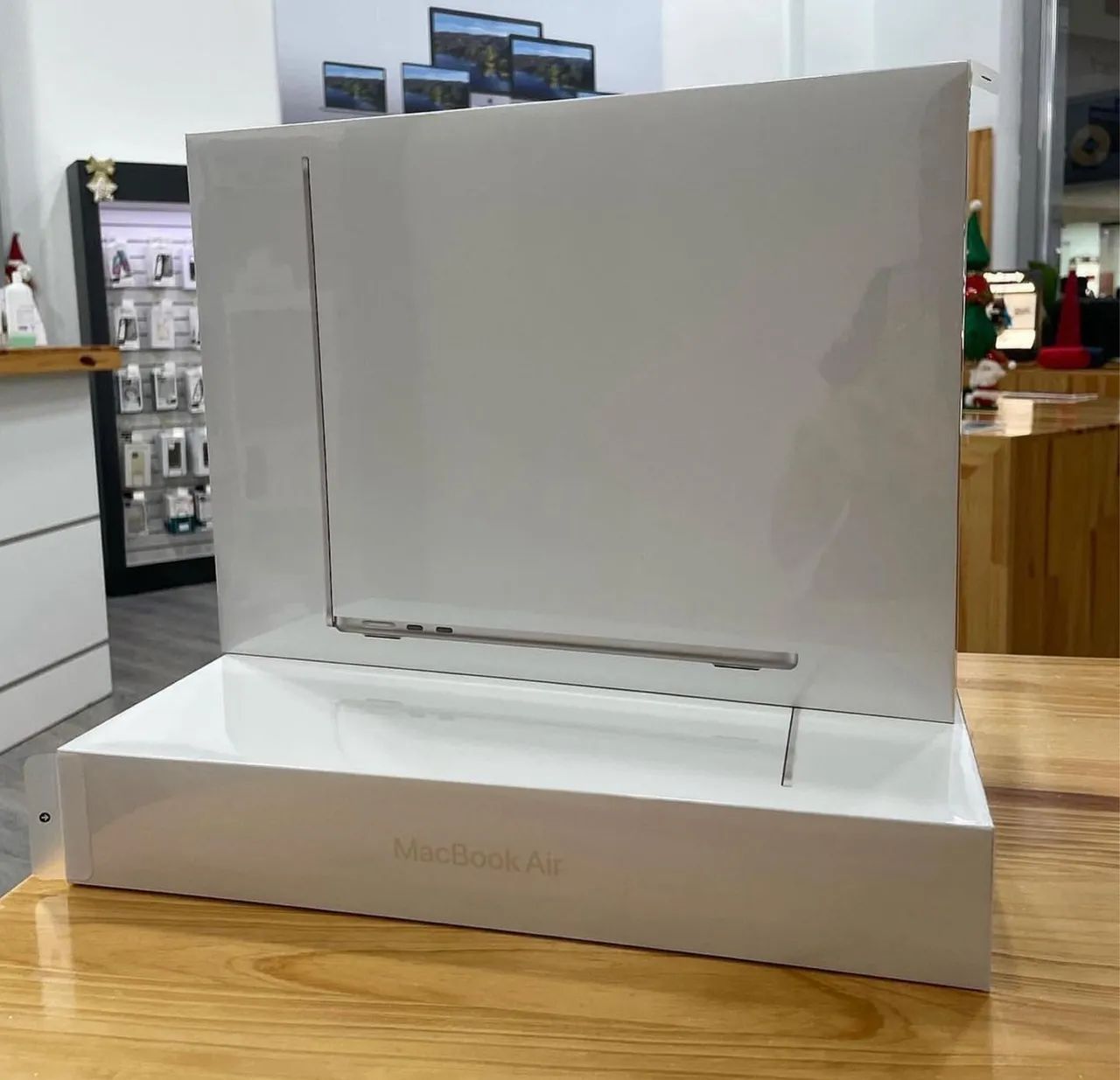 MacBook Air 15.3 16GB/ 256SSD