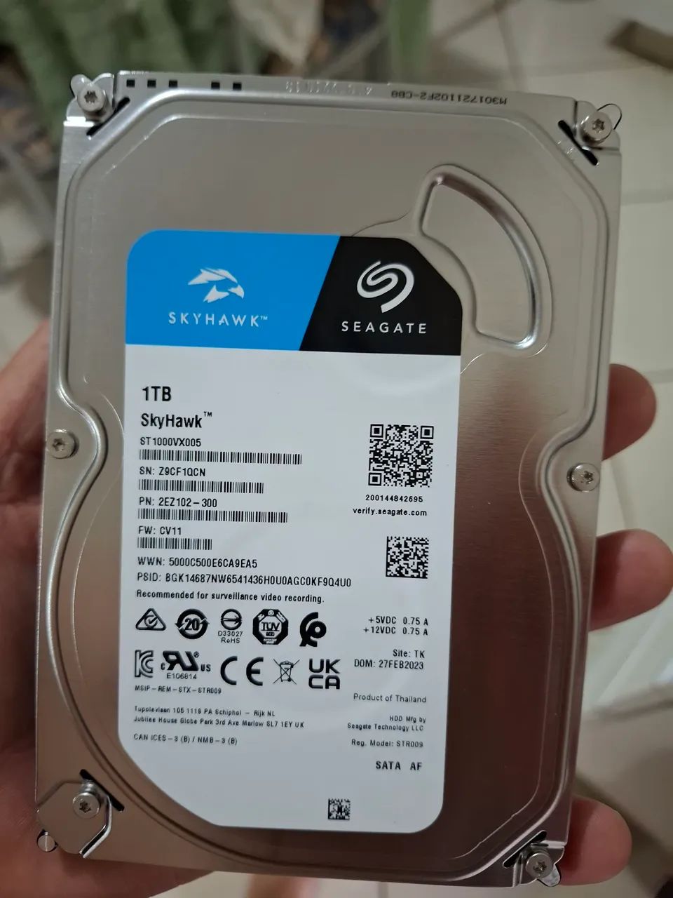 Vende si um HD de 1 tera da marca Skyhawk