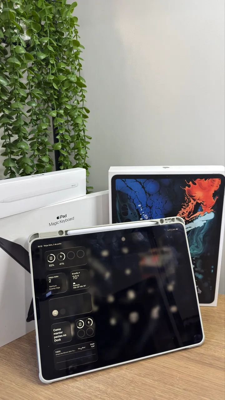 Apple iPad Pro 3ºGeração 12,9INCH + Apple Keyboard - Cor Prateado 1TB GB - Foto 2