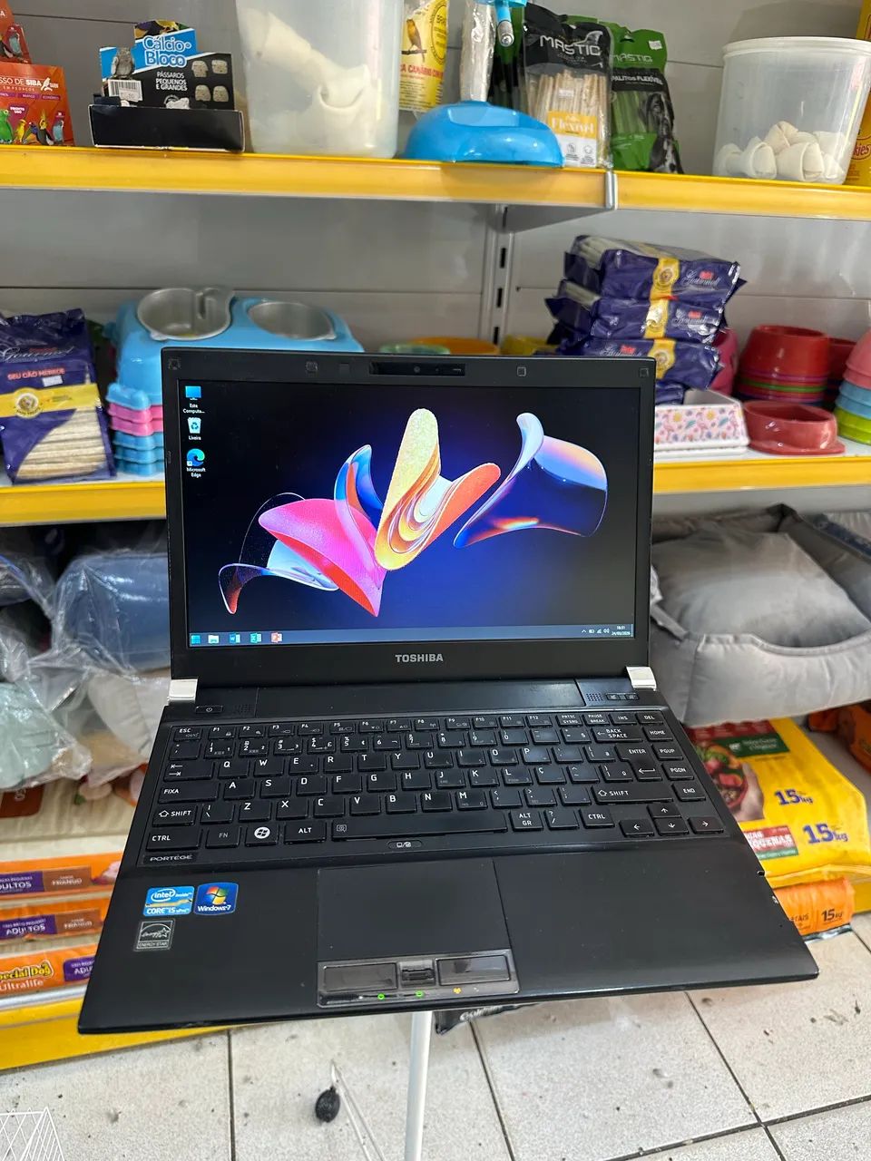 Notebook Toshiba 320 gb de hd e 4 gb de RAM bateria boa - Foto 2