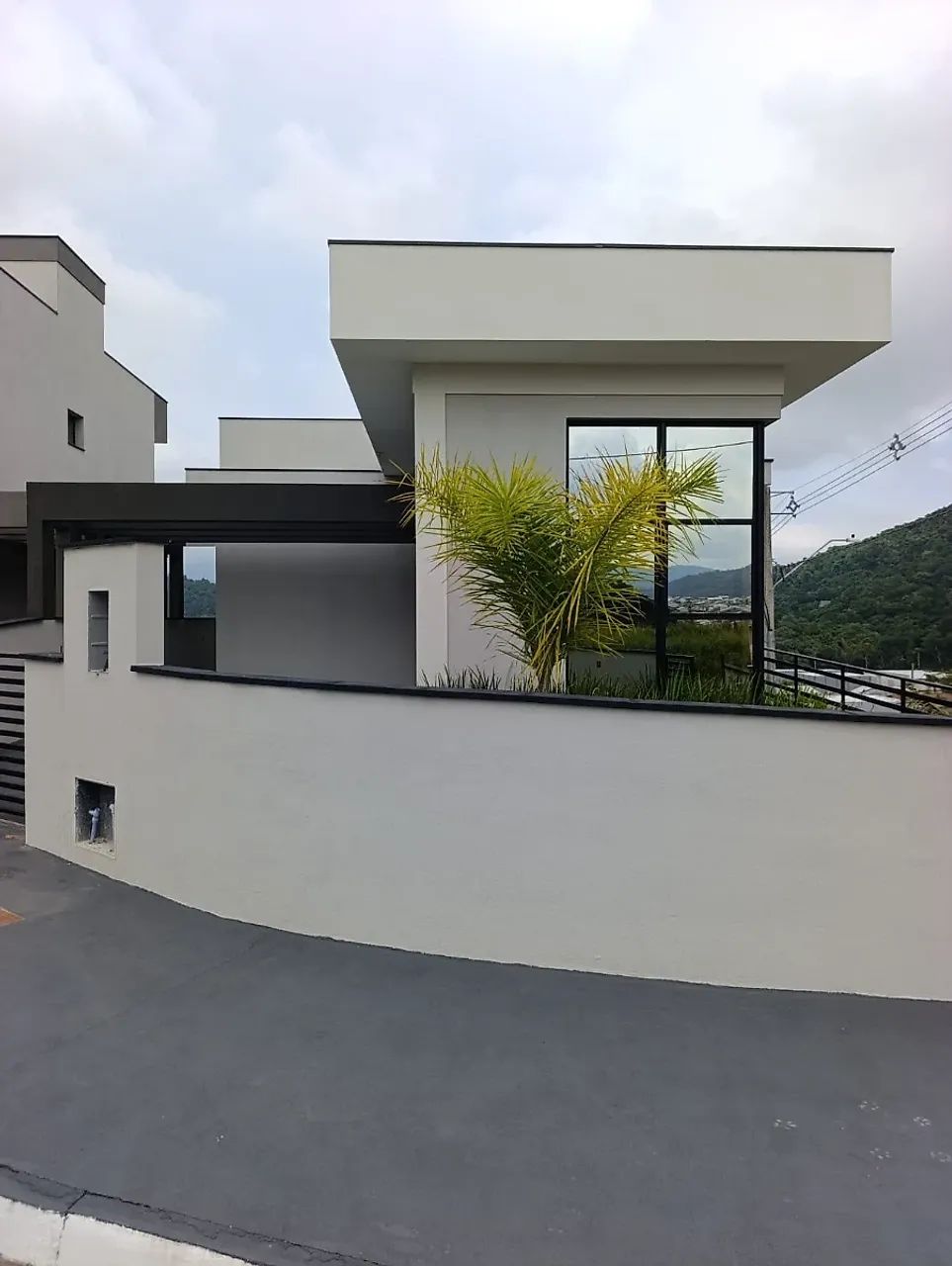 Casa Alto Aririu com 3 quartos - com uma suíte