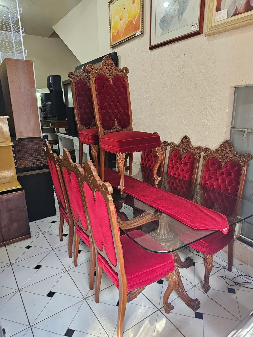 Jogo de Mesa e 8 Cadeiras Antigas