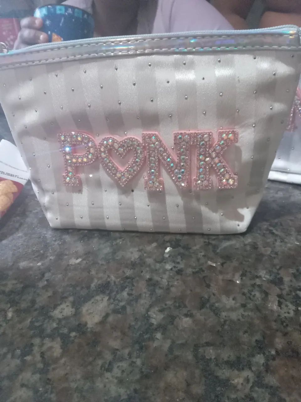 Perfume da wepink e um kit se bolsa - Foto 4