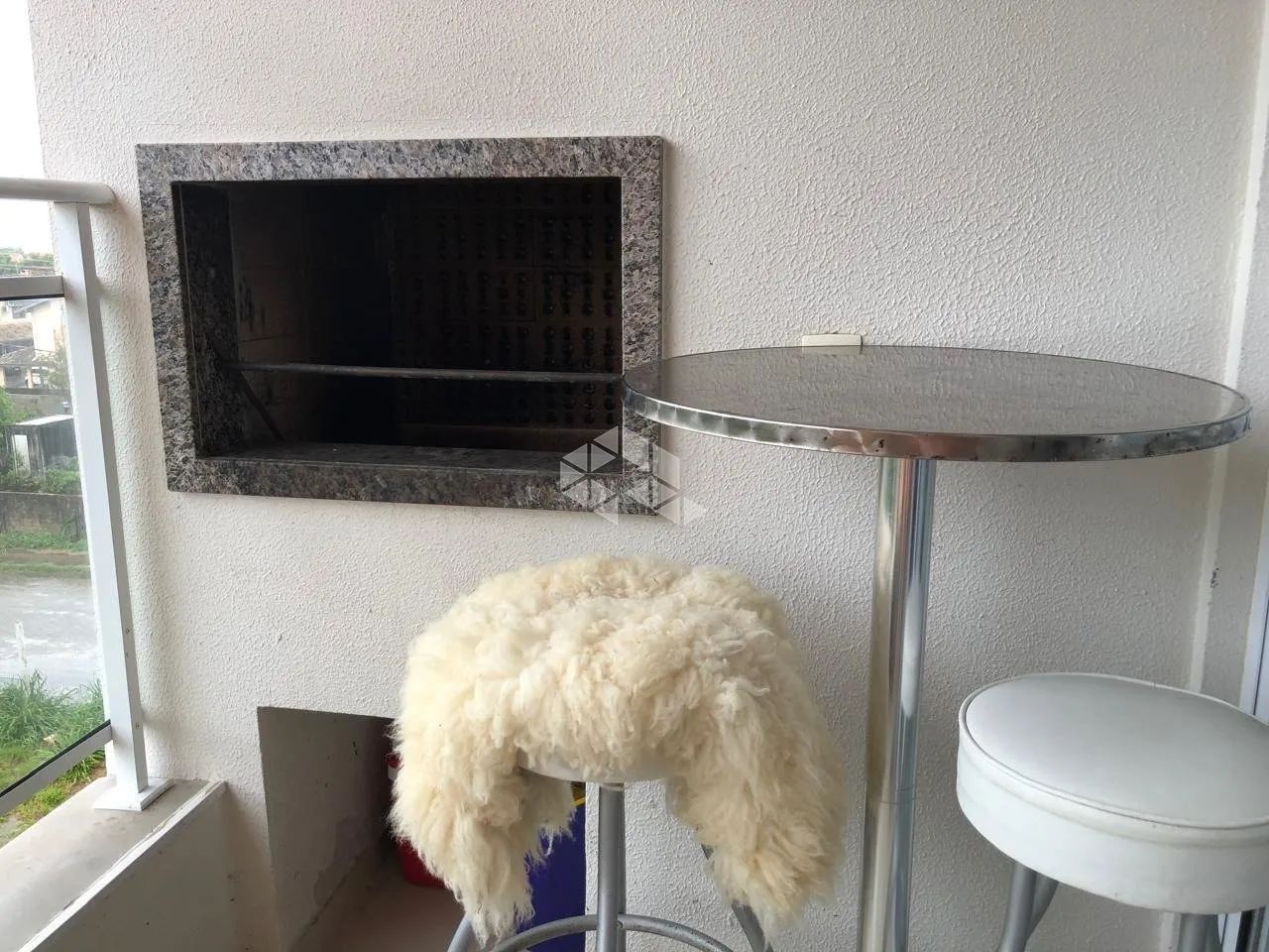 APARTAMENTO 2 QUARTOS, SACADA COM CHURRASQUEIRA, CONDOMINIO COM PISCINA - Foto 2