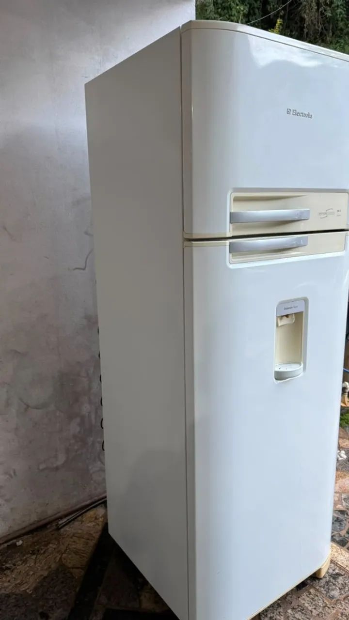 Geladeira Electrolux semi nova, perfeito estado, funcionando perfeitamente! - Foto 3