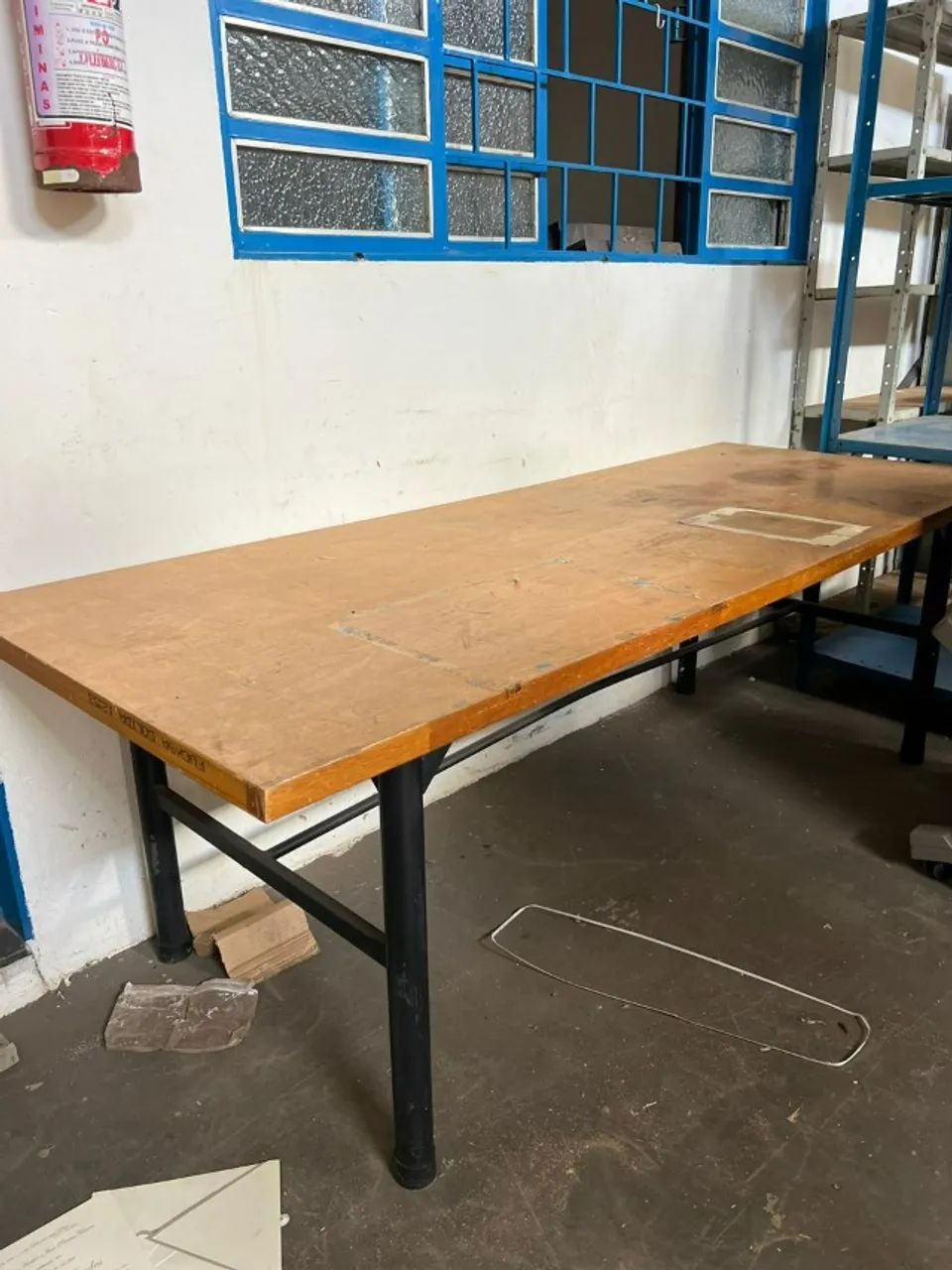 mesa com pés de ferro - Foto 3