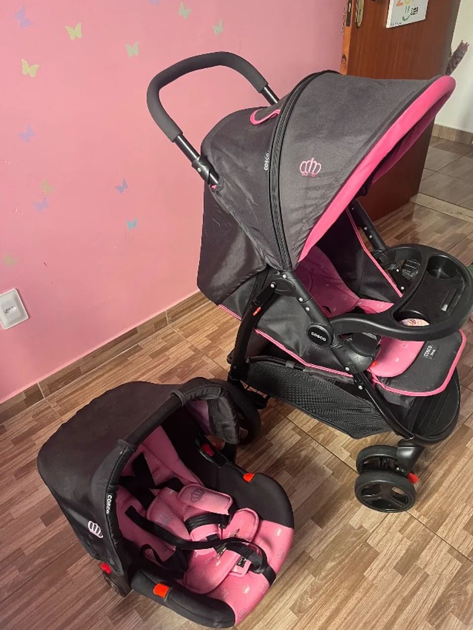 Carrinho de bebê + bebê conforto 